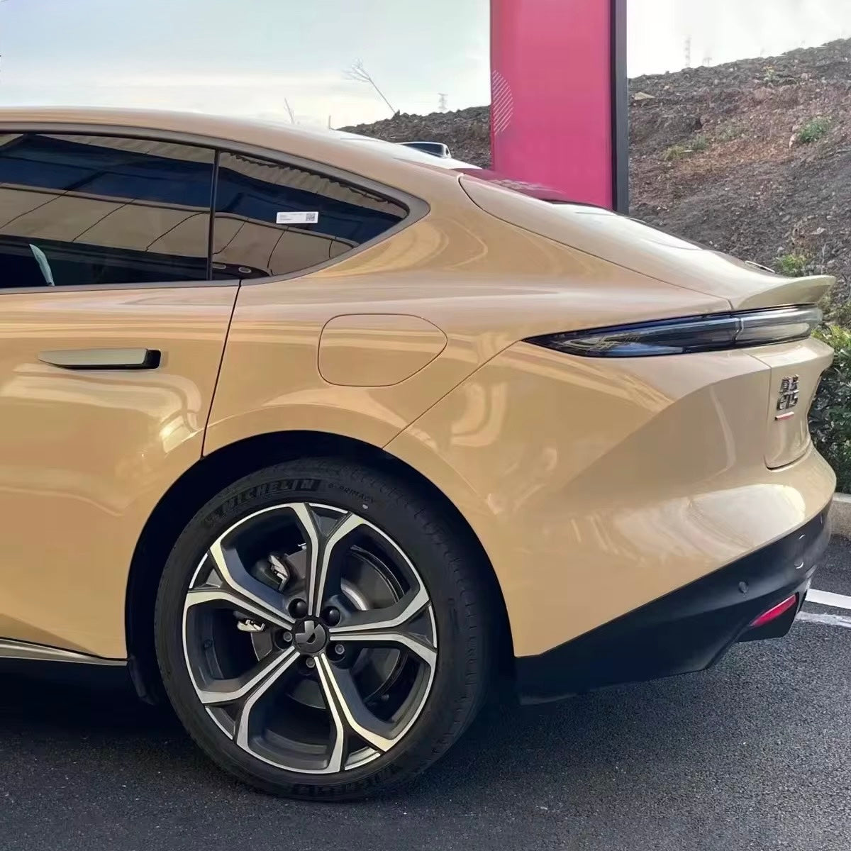 Glossy Desert Yellow